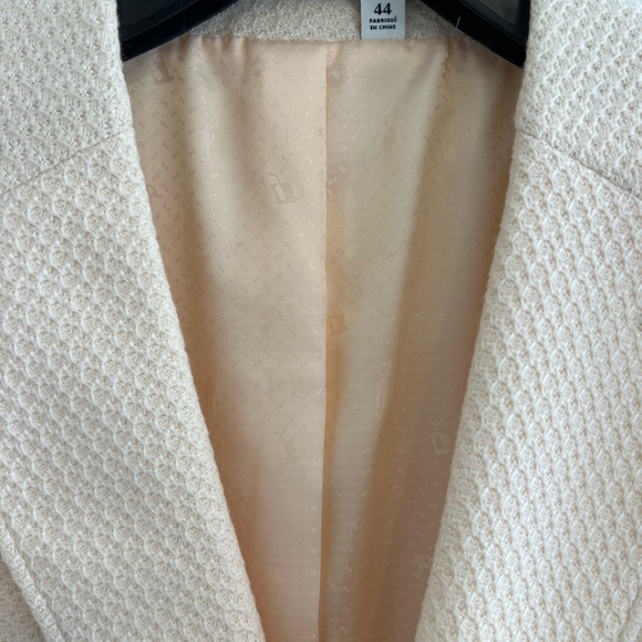 Elegant Cream Blazer - Picture 3 of 11